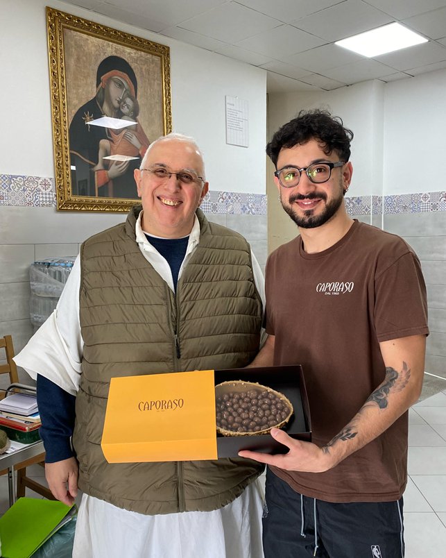 caprieventnews's tweet photo. Caporaso Azienda di Eccellenza: Riconoscimento da Confesercenti “Pasqua di Solidarietà”
Caporaso, gruppo leader di mercato nella produzione di nocciole con sede a Casamarciano (Napoli), riceve il riconoscimento di azienda di eccellenza da parte di Confesercenti Campania https://t.co/TBUIbOmHhX