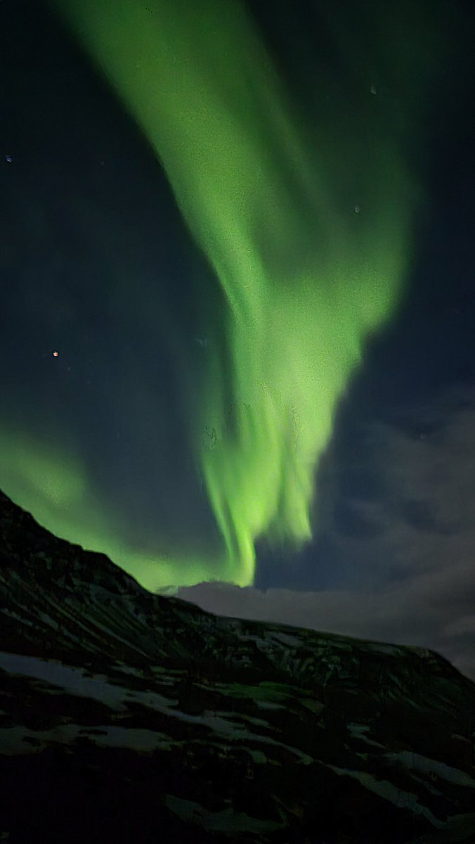 Filo_Rossi's tweet photo. Aurora boreale al monte Kirkjufell, Islanda 🇮🇸🌌 https://t.co/RP5wOq4VuC