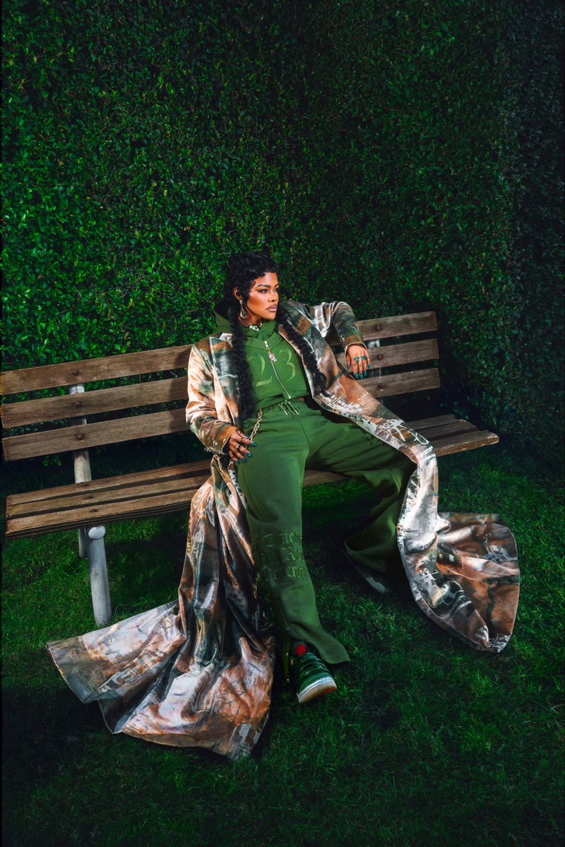 TROPHY ROOM tweet media