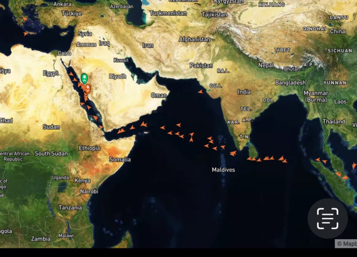 عدد من الناقلات تتجه إلى الساحل الغربي للسعودية لتحميل النفط الخام .

—-