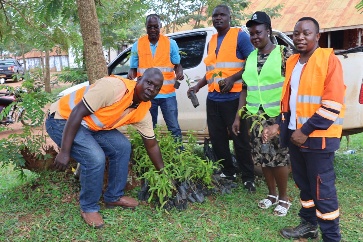 RRM_Ug's tweet photo. @RRM_Ug joined Bugiri District Local Gov’t &amp; Ministry of Water and Environment to participate in the walk for water, climate &amp; environment.🌳 Being driven by sustainability, we donated trees &amp; joined forces with other stakeholders to push for a greener future #Sustainability https://t.co/GQqqZMvQT9
