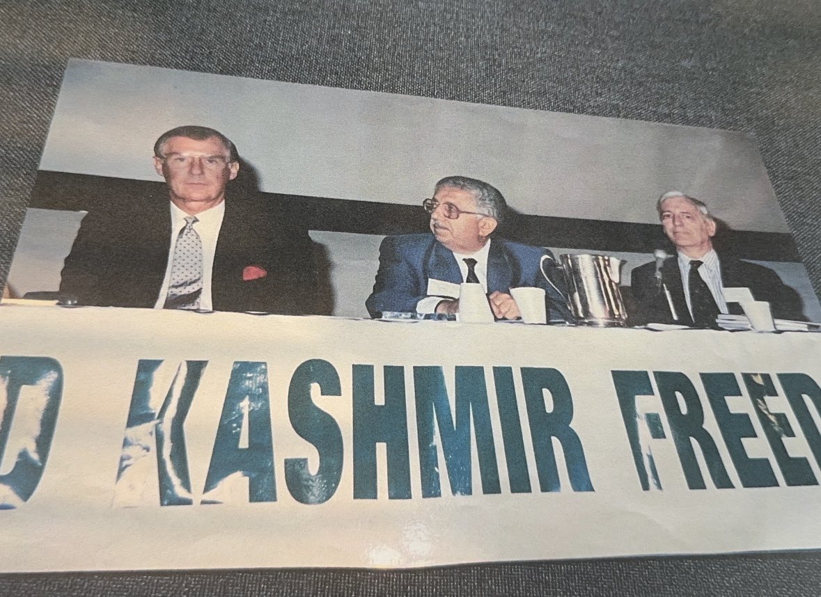 agdefusa's tweet photo. World Forum for Peace &amp; Justice Başkanı değerli Dr. Ghulam Nabi Fai’ye bu anlamlı ve vefa dolu hediye için teşekkür ederiz. 
ABD'de  de sanıldığından çok daha eskidir Milli Görüş… https://t.co/xBI09TtCGn