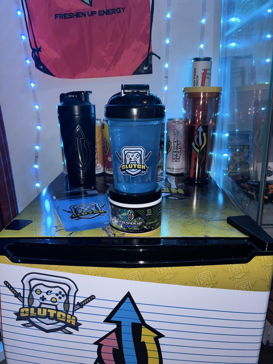 ClutchYTthebest 💛🩵☮️ tweet media