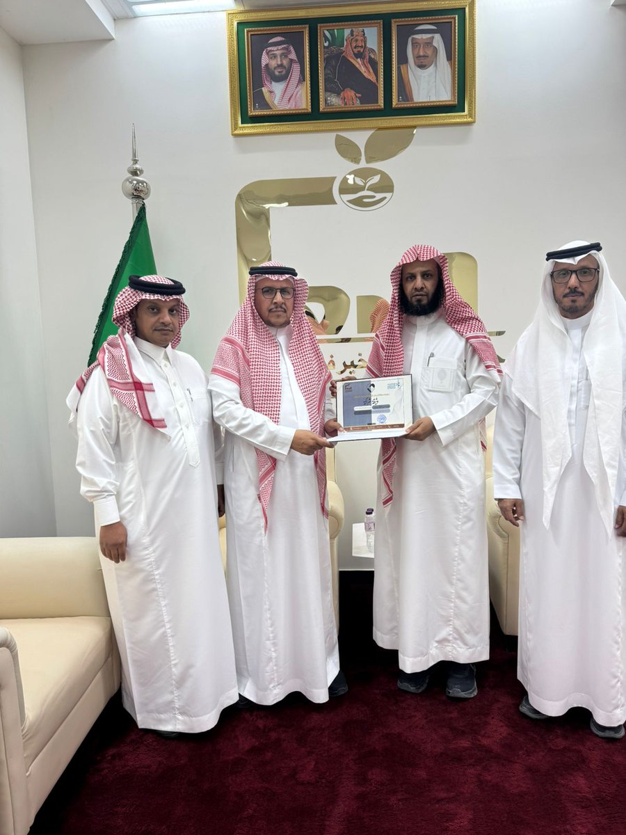 في إطار الشراكة المجتمعية عقدت جمعية سعاة الخير في الغطغط شراكة مع مصنع عبر الجودة للمنتجات الأسمنتية وتم توقيع الاتفاق بحضور المدير التنفيذي د/ خالد بن هويدي وعضو الجمعية أ/ محمد بن عليان المقاطي