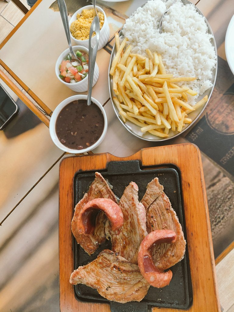 NandoRucker's tweet photo. Almoço de Domingo! https://t.co/eFOGgTgruD