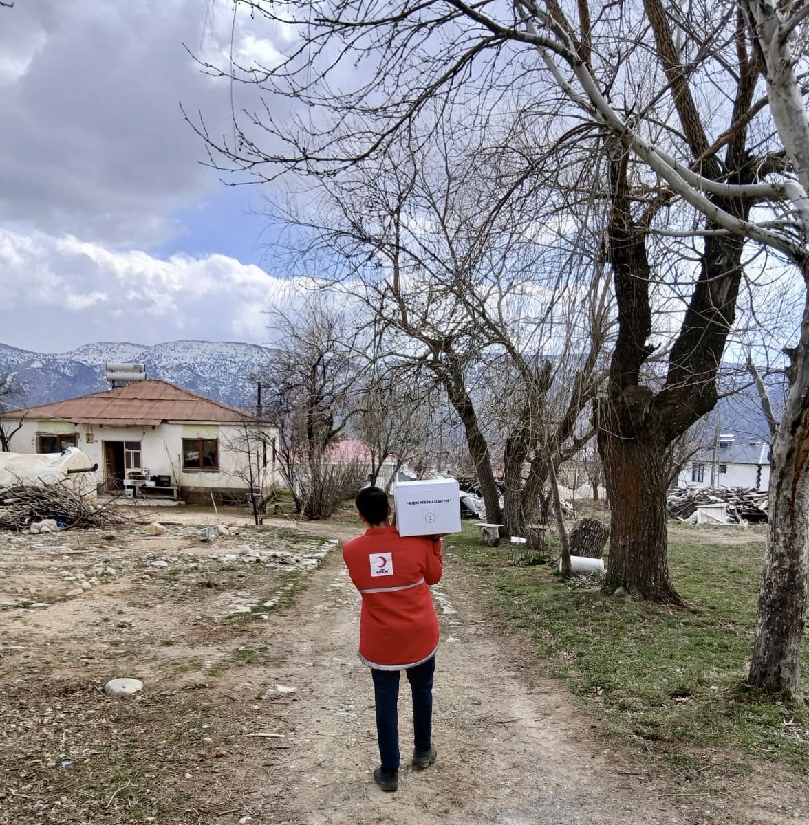 kizilaymaras's tweet photo. Toplumsal Güçlendirme uzmanlarımız, hayırseverlerimizin kıymetli bağışlarını Ramazan’dada ihtiyaç sahipleriyle buluşturuyor; iyilik çoğalıyor. https://t.co/IwqW35WTND