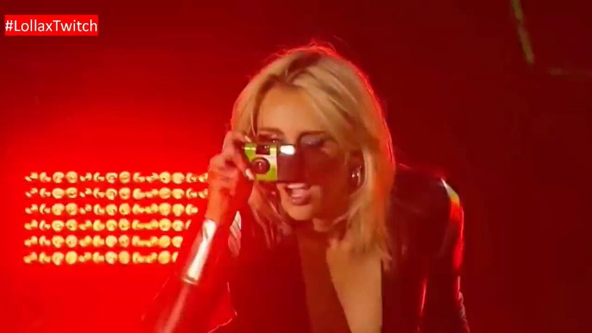milesangels's tweet photo. insuperable lo que fue miley en lollapalooza arg https://t.co/rbKrVOY11u