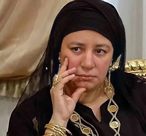 شكله أنا الوحيده 
اللي ماعرف منو 
الطيران المجهول 🧐🧐
 #خليجنا_واحد