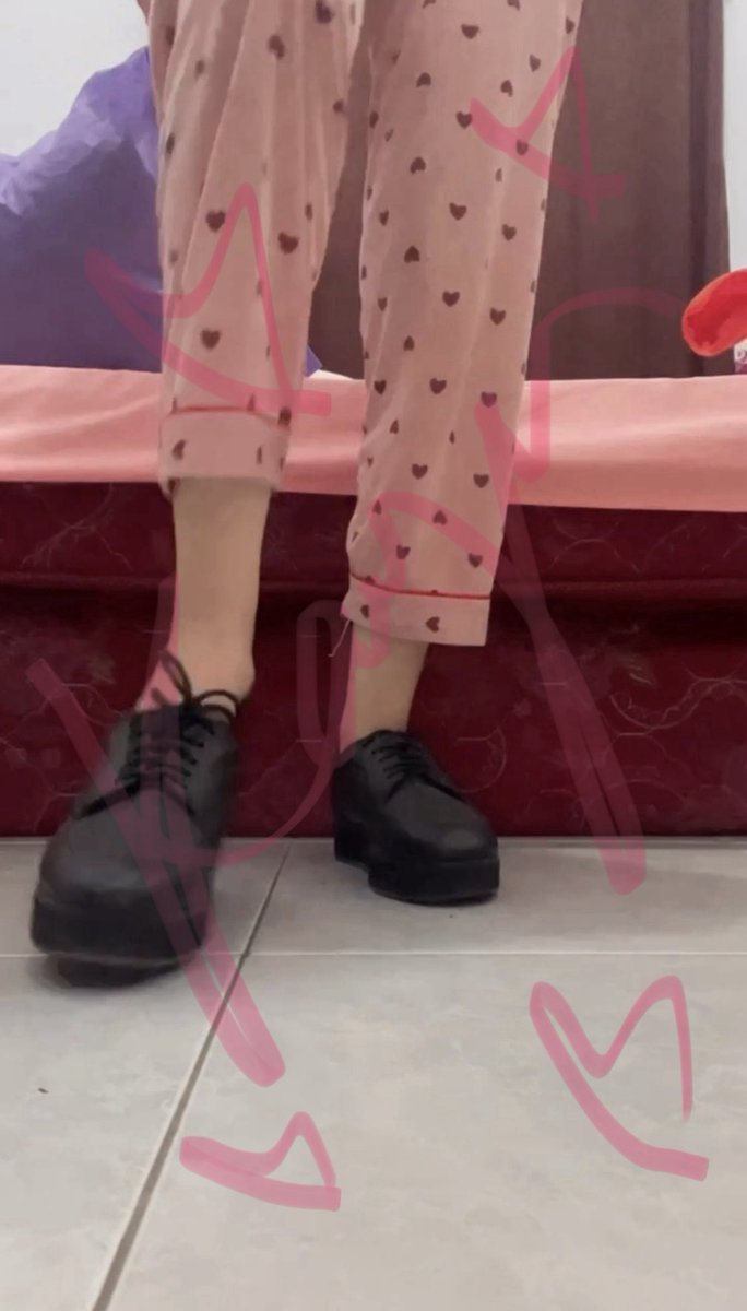 applematcha's tweet photo. SS konten ignore session sepatu, Kayin disini pake sepatu terus dilepas. Budak-budak bodoh disuruh liatin sepatu kayin doang. Khusus yg hina-hina aja ya, yg normal jangan!

Order klik tele di bio 🔴

t. fetish hitam kaki feet foot femdom fdom malesub msub degrade slave humiliate https://t.co/Yum5uuKCUr