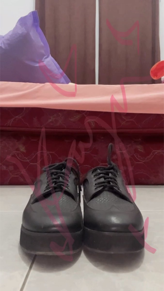 applematcha's tweet photo. SS konten ignore session sepatu, Kayin disini pake sepatu terus dilepas. Budak-budak bodoh disuruh liatin sepatu kayin doang. Khusus yg hina-hina aja ya, yg normal jangan!

Order klik tele di bio 🔴

t. fetish hitam kaki feet foot femdom fdom malesub msub degrade slave humiliate https://t.co/Yum5uuKCUr
