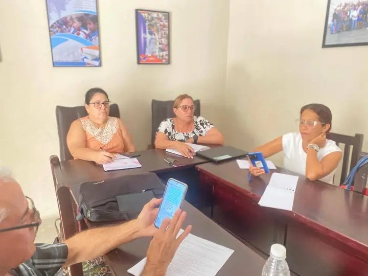 AimeeSanch89120's tweet image. Sesionó la reunión conjunta entre la Universidad Central "Marta Abreu" de Las Villas - UCLV y la Dirección General de Educación en Villa Clara. Los temas abordados son de prioridad en la etapa actual del curso académico. @CubaMined . @dpevillaclara. @SuselyMorfaG