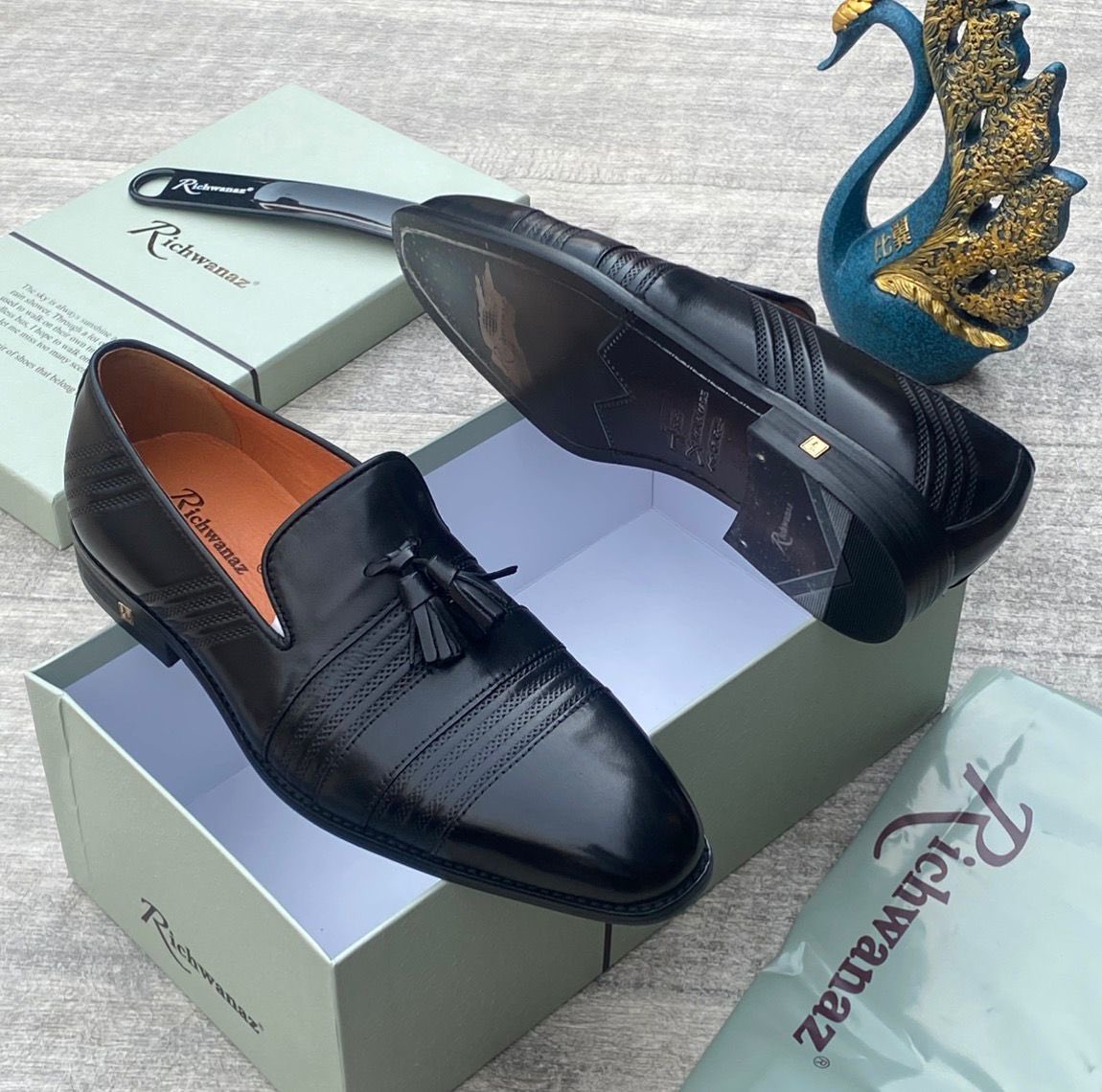 jummadd's tweet photo. 40-----46
Fully boxed 
Price 55k https://t.co/bjz0KPR1AA