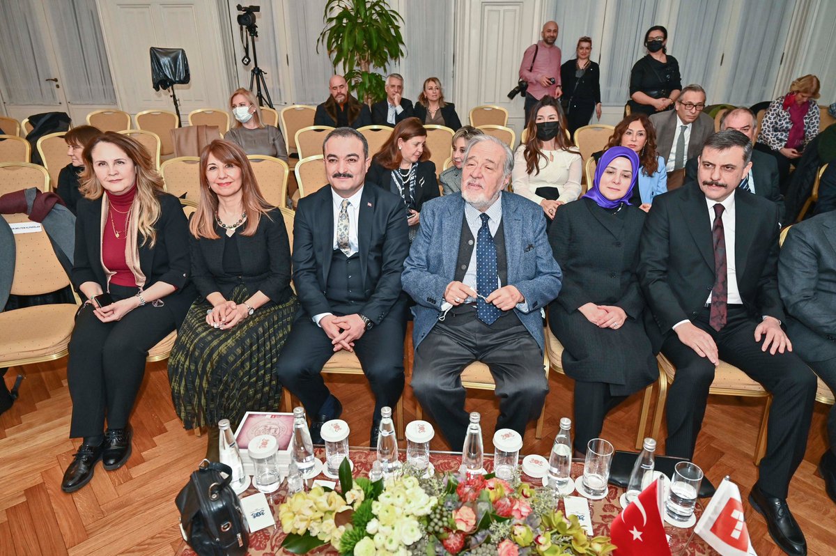 Türk tarihçiliğinin duayen ismi Prof. Dr. İlber Ortaylı hocamızın bizlere ve bilim dünyasına sunduğu kıymetli katkıları daima saygı ve minnetle hatırlayacağız. Değerli hocamıza Allah’tan rahmet; ailesine, sevenlerine ve Aziz Milletimize başsağlığı diliyorum.