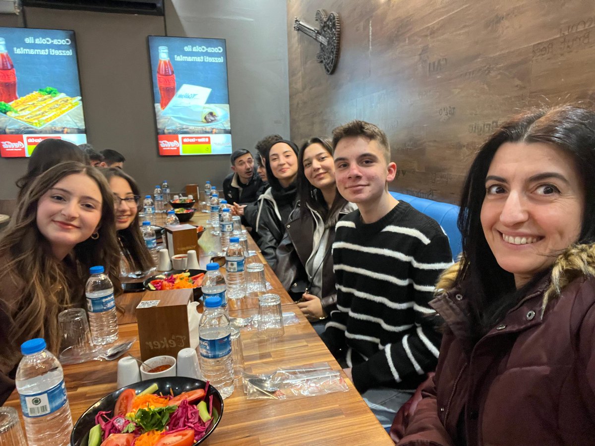LSesal's tweet photo. Maarifin Kalbinde Ramazan…
Ladik’in çağaları aynı sofrada buluşur, ekmeği bölüşürken gönüllerini büyütür, bir lokmanın içinde dayanışmayı ve kardeşliği öğrenir. 

#MaarifinKalbindeRamazan
#LadikinÇağaları
#AynıSofraAynıGönül
#PaylaşmakBereket
#RamazanMektebi
#KardeşlikSofrası https://t.co/8nN5UAUKL8