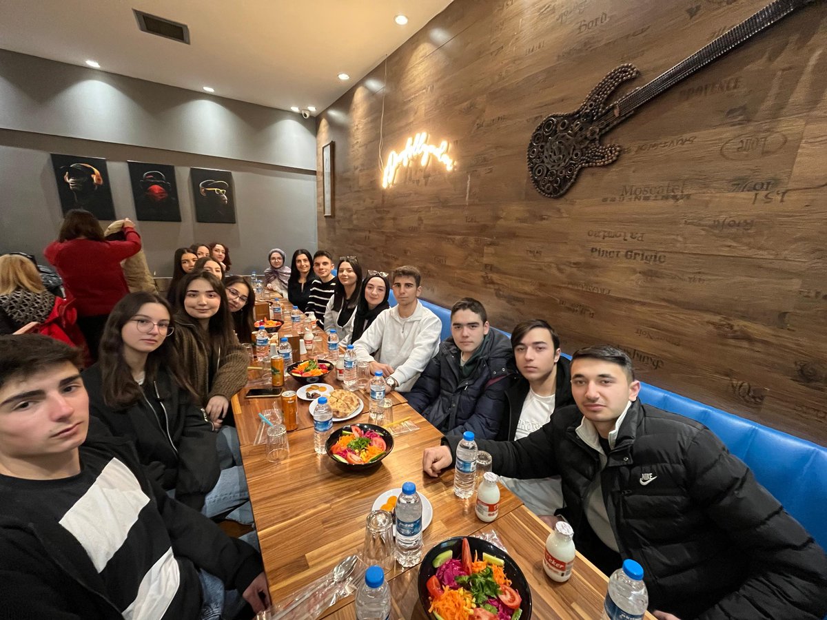 LSesal's tweet photo. Maarifin Kalbinde Ramazan…
Ladik’in çağaları aynı sofrada buluşur, ekmeği bölüşürken gönüllerini büyütür, bir lokmanın içinde dayanışmayı ve kardeşliği öğrenir. 

#MaarifinKalbindeRamazan
#LadikinÇağaları
#AynıSofraAynıGönül
#PaylaşmakBereket
#RamazanMektebi
#KardeşlikSofrası https://t.co/8nN5UAUKL8