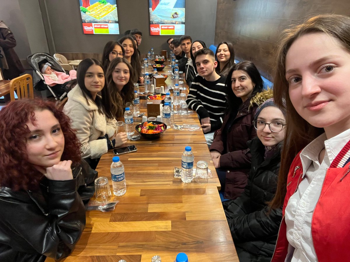 LSesal's tweet photo. Maarifin Kalbinde Ramazan…
Ladik’in çağaları aynı sofrada buluşur, ekmeği bölüşürken gönüllerini büyütür, bir lokmanın içinde dayanışmayı ve kardeşliği öğrenir. 

#MaarifinKalbindeRamazan
#LadikinÇağaları
#AynıSofraAynıGönül
#PaylaşmakBereket
#RamazanMektebi
#KardeşlikSofrası https://t.co/8nN5UAUKL8