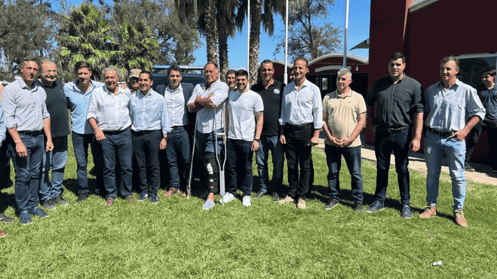#Oliva | Seguridad rural y buenas prácticas para el campo🚓🌱

👉El ministro Busso entregó dos camionetas 0 km a la Patrulla Rural y aportes de BPAs por más de 20 millones. 

➕ info 👉 bit.ly/4sf6ufm