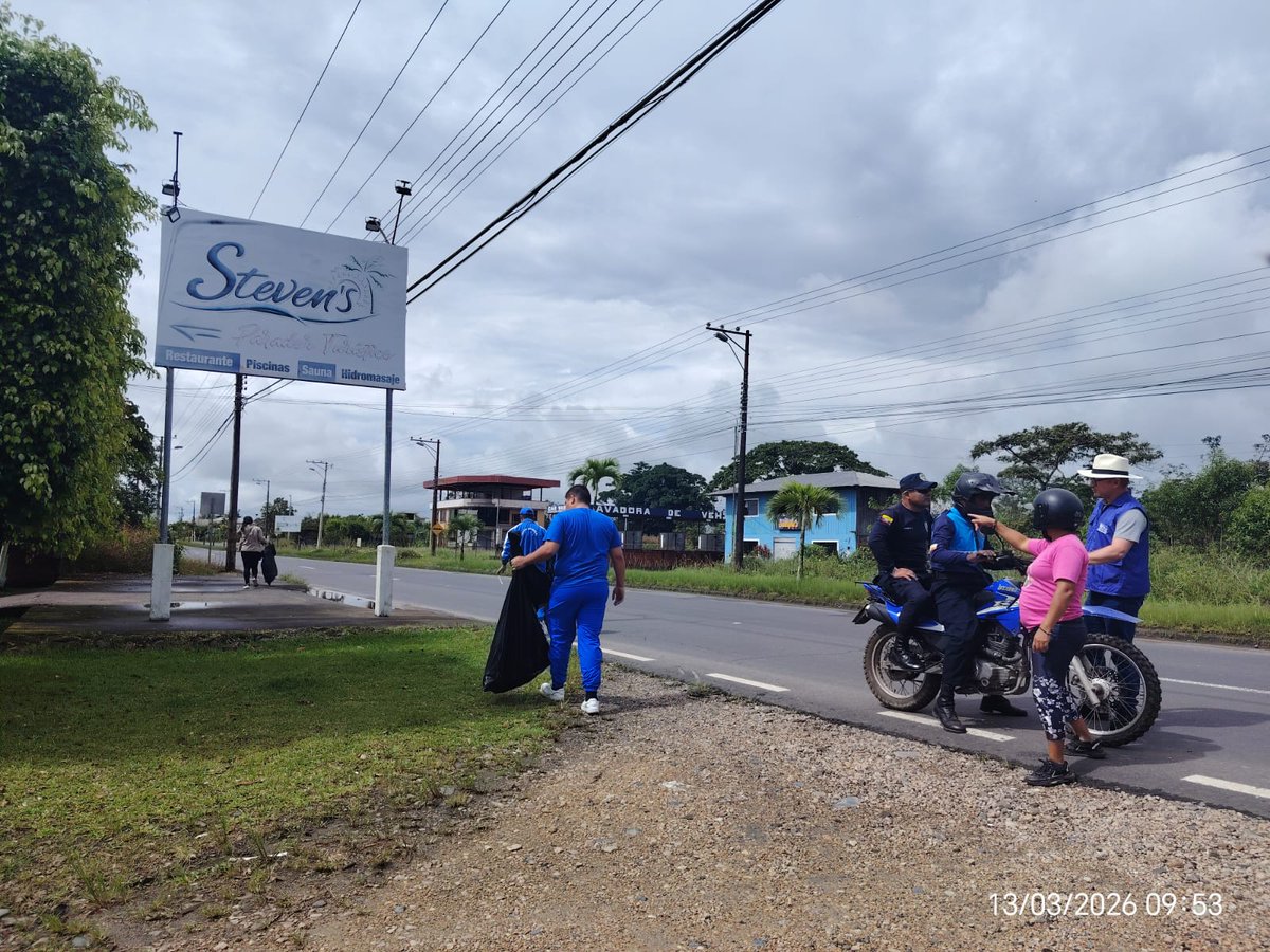 #SantaMarianita | El Distrito 14D03 #Logroño #Sucúa impulsa la minga contra el dengue junto a la comunidad de Santa Marianita. En trabajo conjunto con los pobladores se recolectaron llantas, botellas plásticas y recipientes en desuso, eliminando posibles criaderos del mosquito.