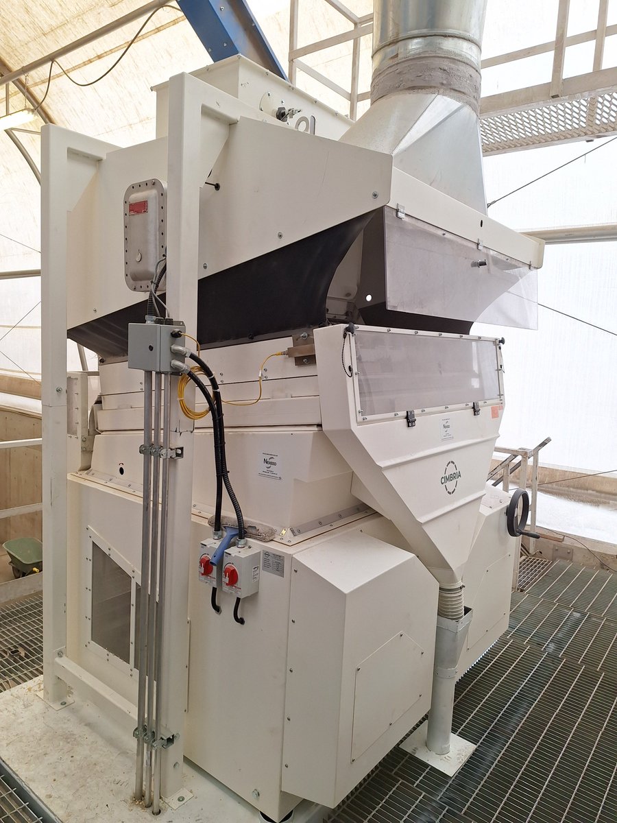 A Cimbria TS200 Pressurized Destoner in it's new home in Ontario. Customer states "It's working great, getting 100% of the stones, a very small cut. Much better than our old one!"
Link to the Cimbria De-stoner page! cimbria.com/en/products/pr…
#Nexeedinc #Cimbria #destoner #ontarioag