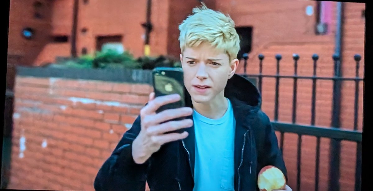 OnScreenApples 🍎📺 tweet media