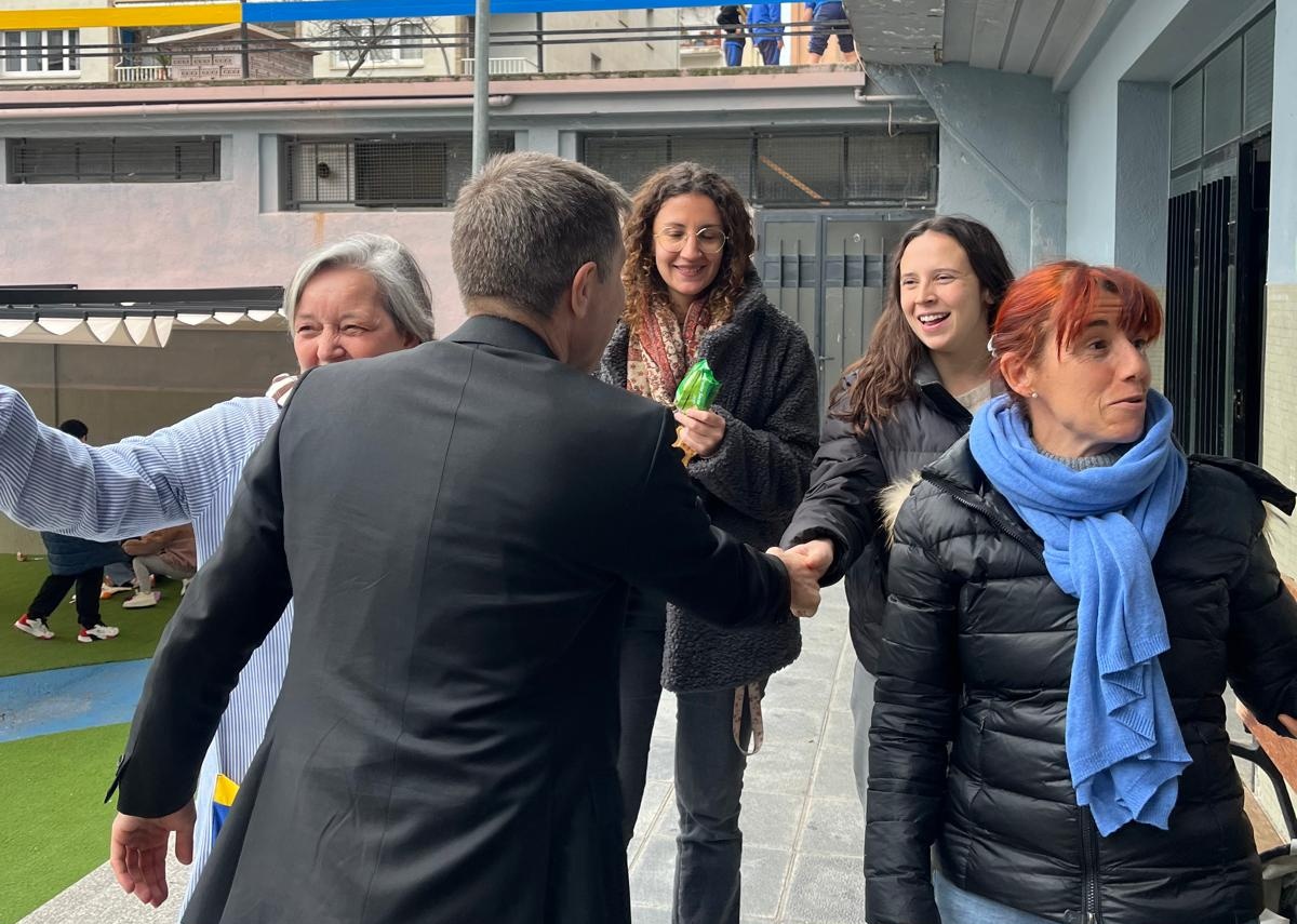 BisbatUrgell's tweet photo. En la seva visita a LaSalle de #laseuurgell, el #BisbeSerrano ha assistit a una sessió de #GodlyPlay després de conèixer els alumnes i les instal•lacions. Una trobada per reforçar la col•laboració amb #LaSalle, el #BisbatUrgell i la parròquia.
🔗 https://t.co/xrYzJBAiBV https://t.co/coM9oc24Qj