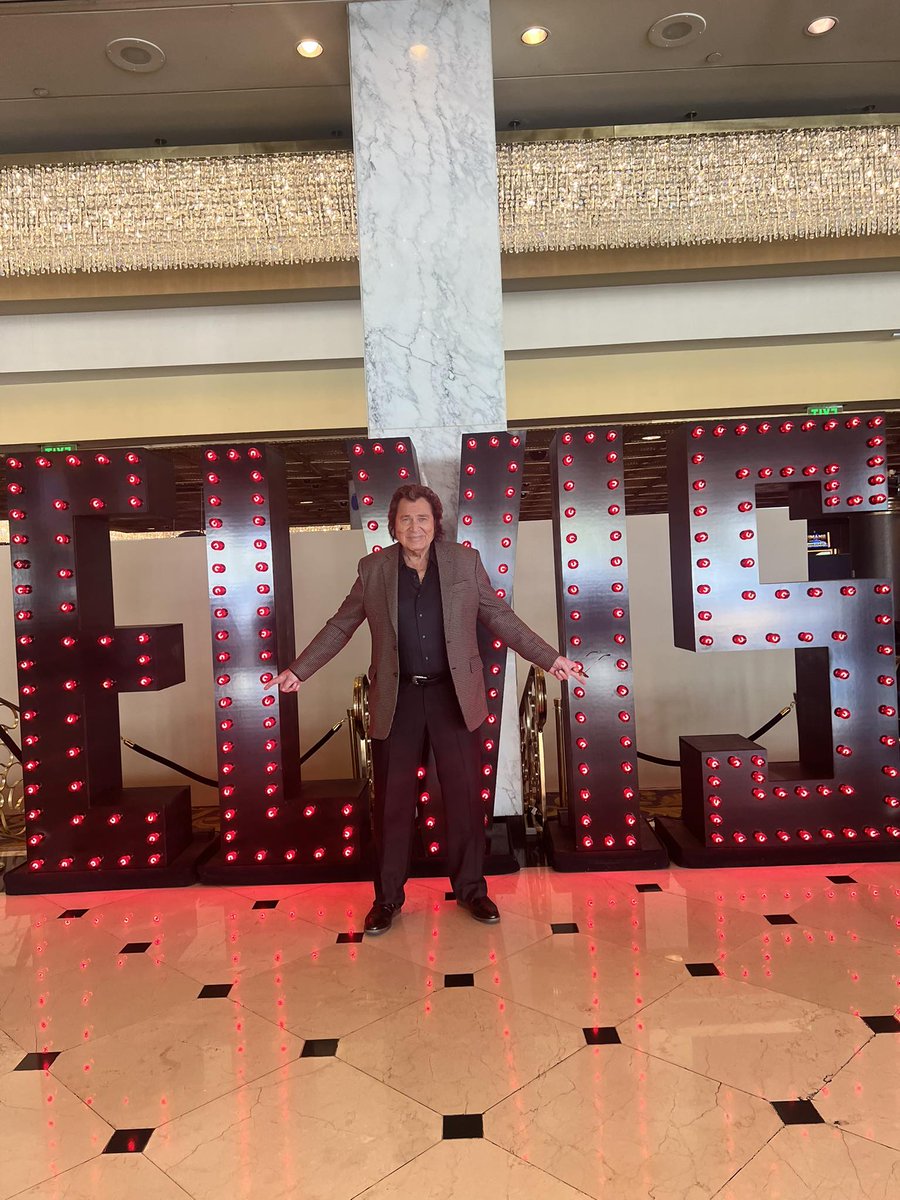 Photo op here at <a href="/WestgateResorts/">Westgate Resorts</a> 
In front of an iconic image