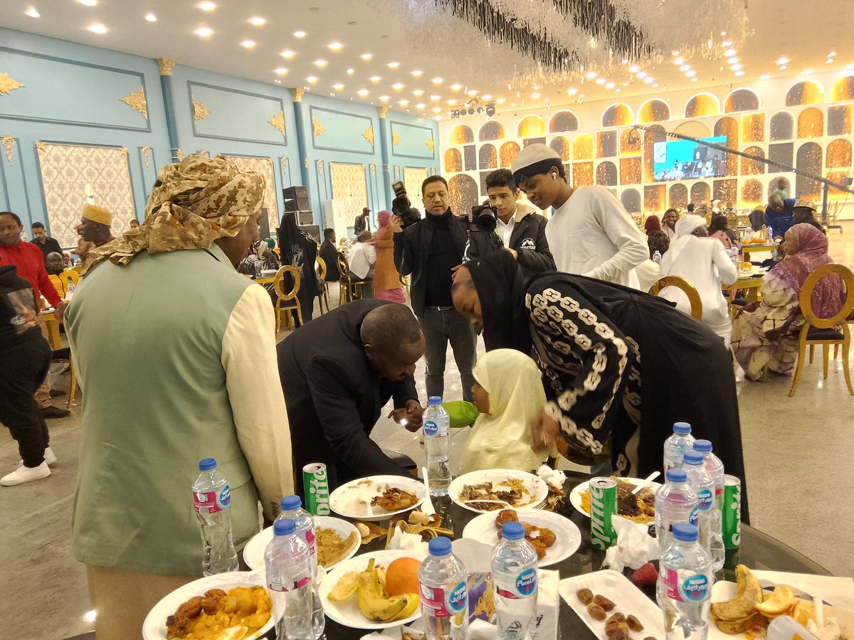 BurundiEgypt's tweet photo. 🌙 🤝 Dans le cadre du renforcement des liens avec la  @diasporaEgypt  et de la diplomatie culturelle et religieuse, SE.Amb.Omar #NTEZIMBERE
 a eu l’honneur d’accueillir la communauté 🇧🇮 lors de l’#Iftar du ##Ramadan, le 13 -03-2026  à la salle Al Massa (Maadi Arab)
@MAEBurundi https://t.co/4uwY0m44Bz