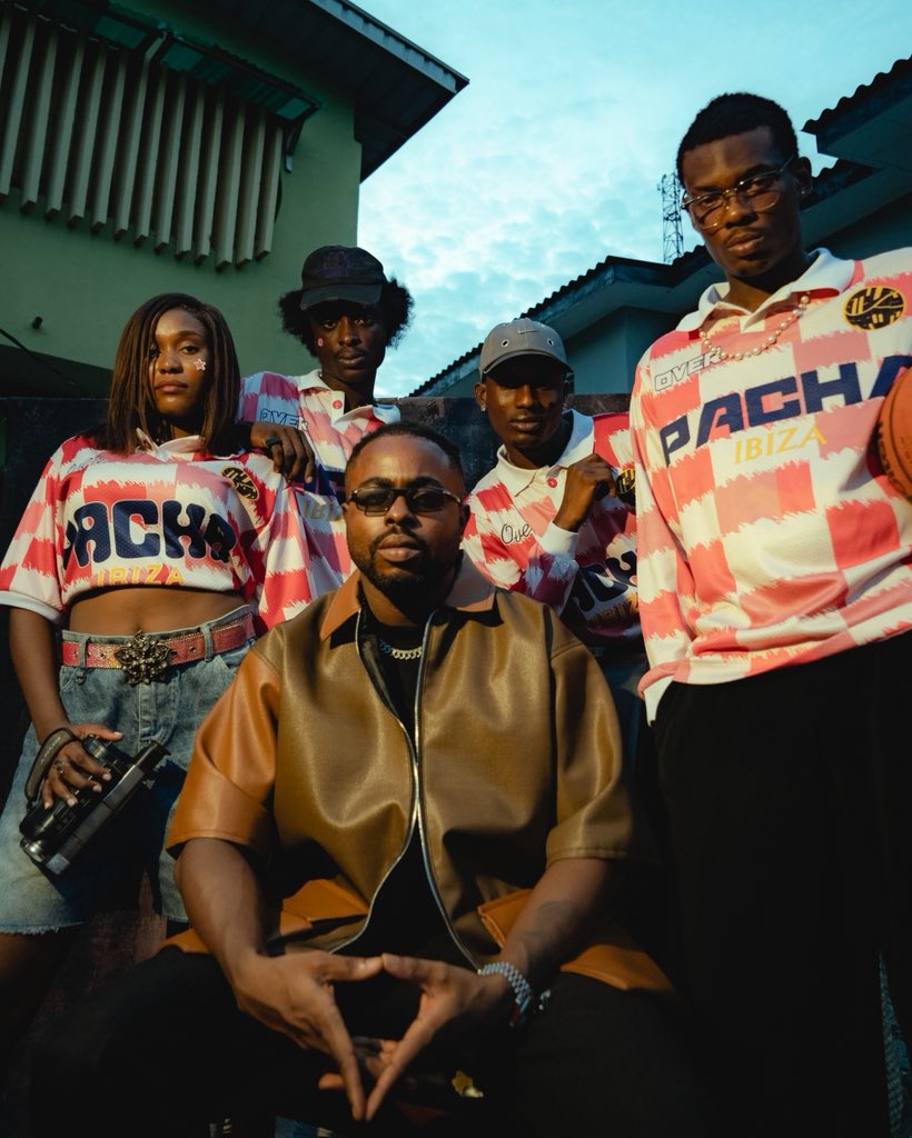 SmallFaceRecord's tweet photo. I SEE YOU 👀
Deraa with the squad in the I SEE YOU – Limited Jersey Collection.
Music. Culture. Community.
.
Available in our stores. Link in our bio 🛒
#ISEEYOU #SmallFaceRecords #Deraa https://t.co/iPod2RPztH