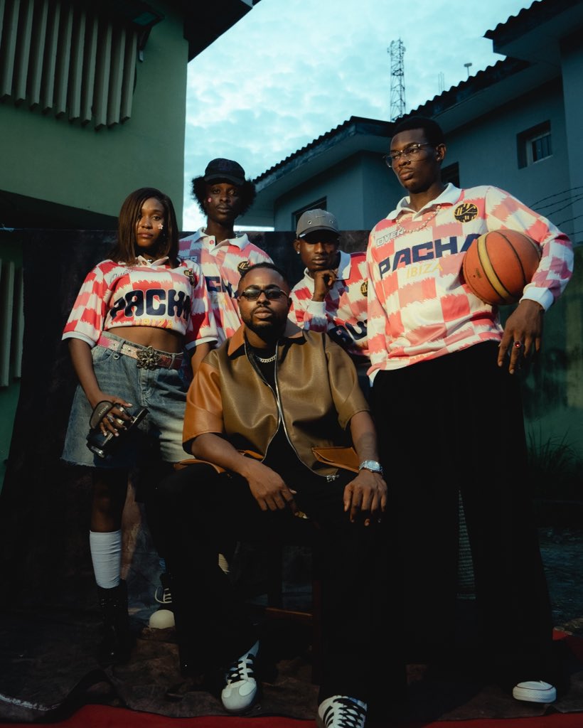 SmallFaceRecord's tweet photo. I SEE YOU 👀
Deraa with the squad in the I SEE YOU – Limited Jersey Collection.
Music. Culture. Community.
.
Available in our stores. Link in our bio 🛒
#ISEEYOU #SmallFaceRecords #Deraa https://t.co/iPod2RPztH