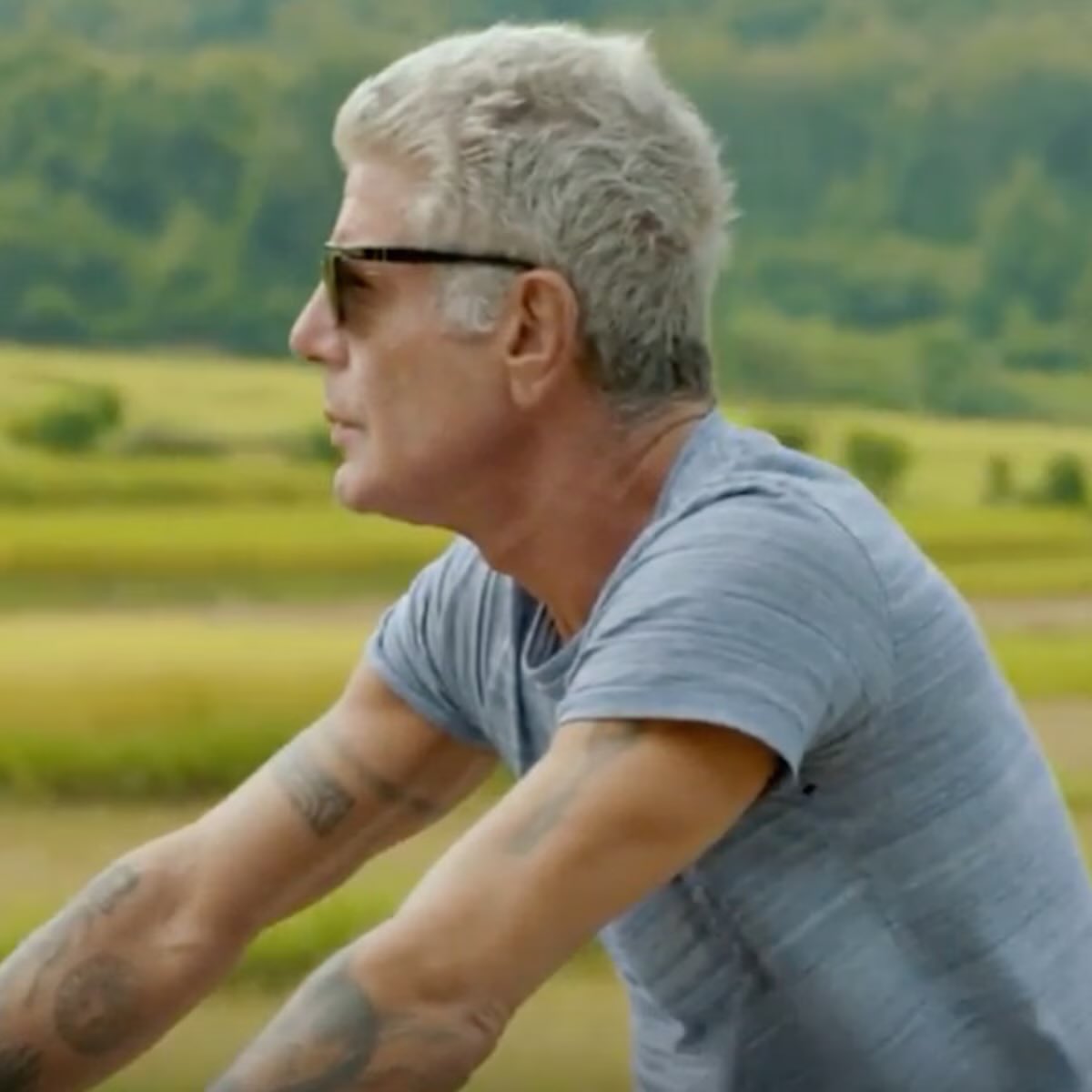 hypnoticllsgems's tweet photo. @dom_lucre Thats Anthony Bourdain yo….. https://t.co/JpMsS4S5Kg