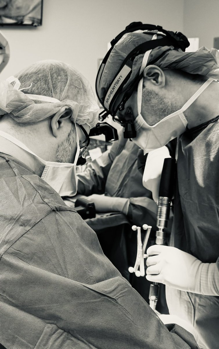 AliBaajMD's tweet image. A unique privilege and honor to train the future of #neurosurgery.