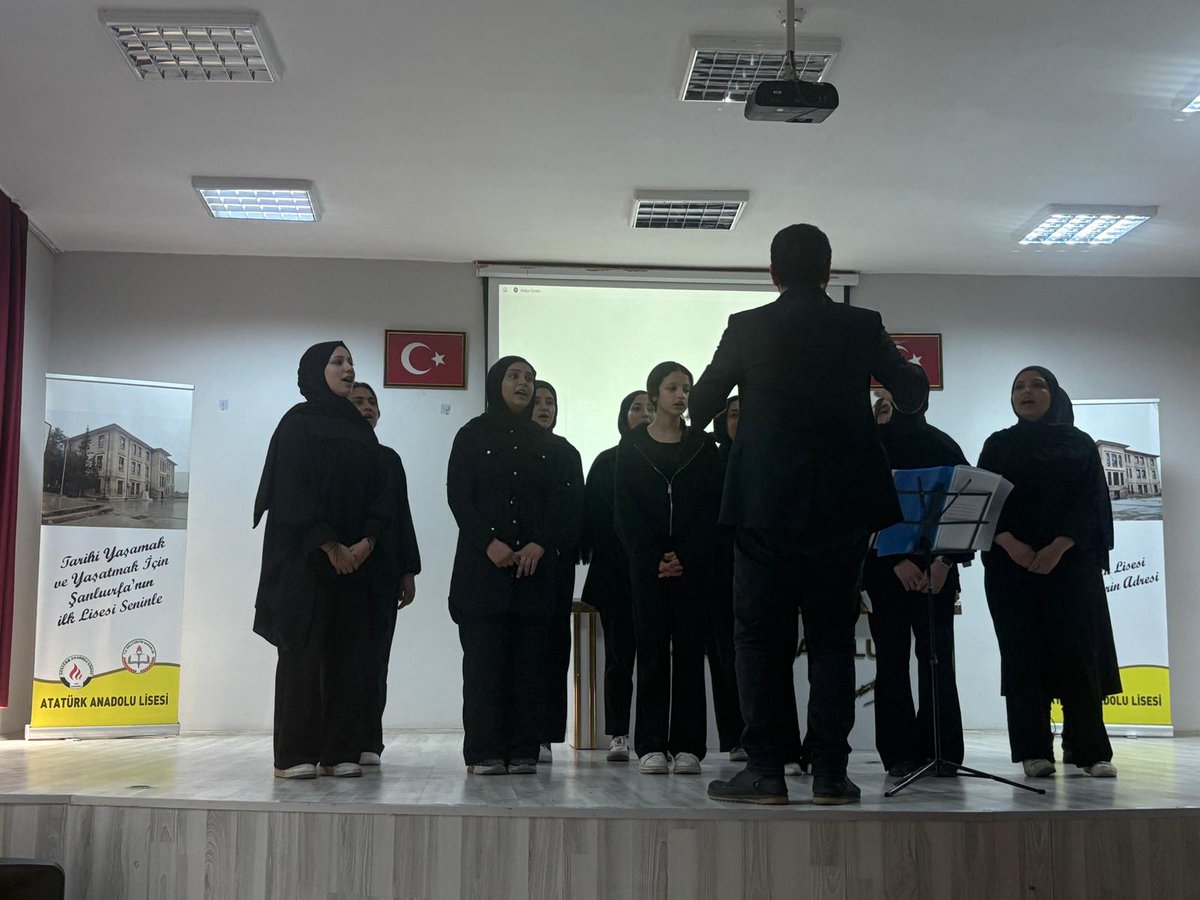 Okulumuzda “Maarifin Kalbinde Ramazan” etkinlikleri kapsamında, rahmet, bereket ve mağfiret ayı olan Ramazan’ın manevi atmosferini paylaşmak amacıyla ilahi ve şiir dinletisi programı düzenlendi.
<a href="/EyyubiyeMem63/">Eyyübiye İlçe Milli Eğitim Müdürlüğü</a>