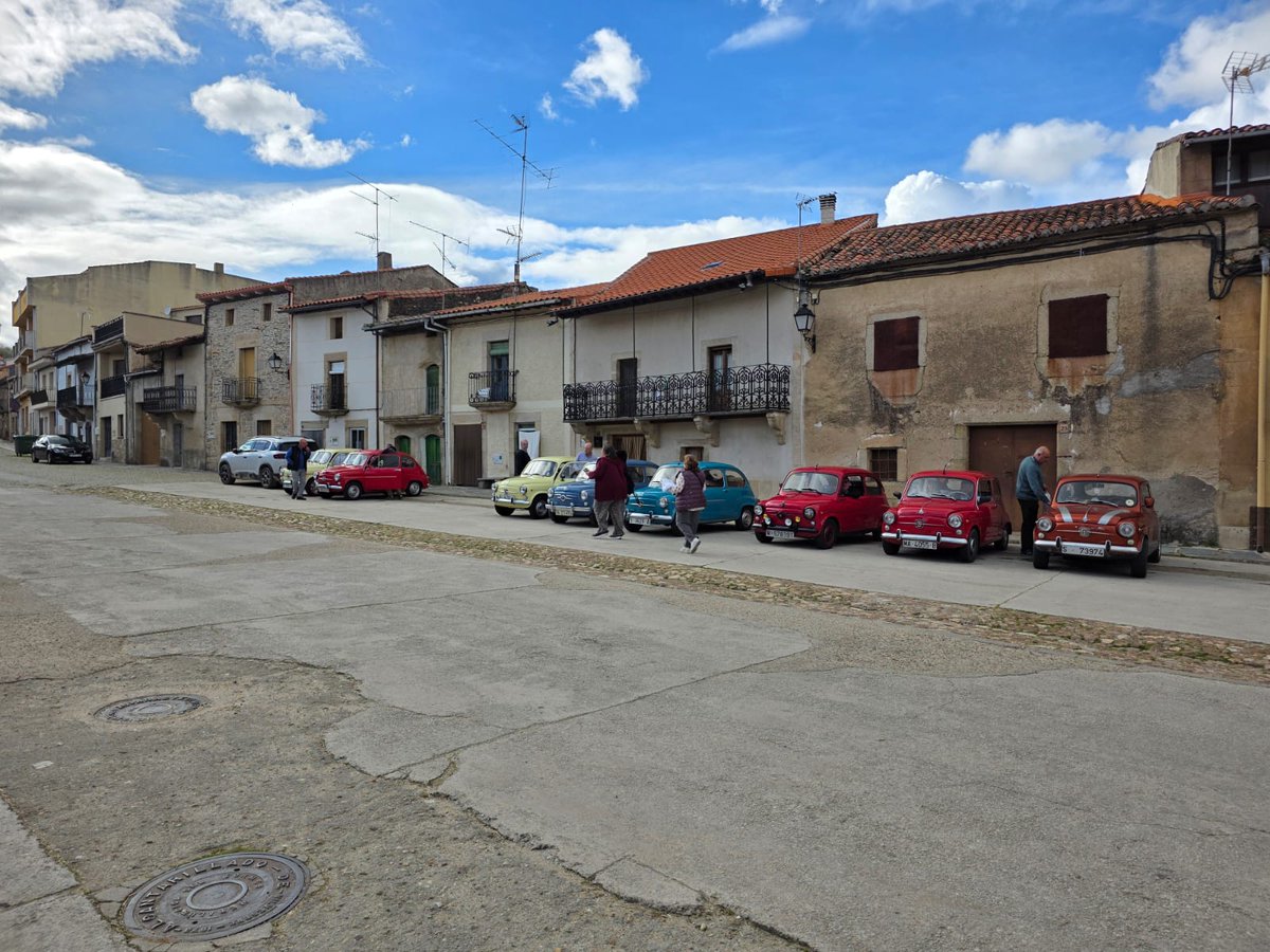 Seat600Cantabro's tweet photo. #Gracias a la iniciativa d un socio d nuestro Club, natural de Vilvestre (#Salamanca), nos ha organizado un magnifico fin d semana por los Arribes del Duero, en el nos encontramos 10 coches. Esperemos que eventos como este se repitan en otras ocasiones
#Seat600
#CantabriaInfinita https://t.co/dDr2kpzl72