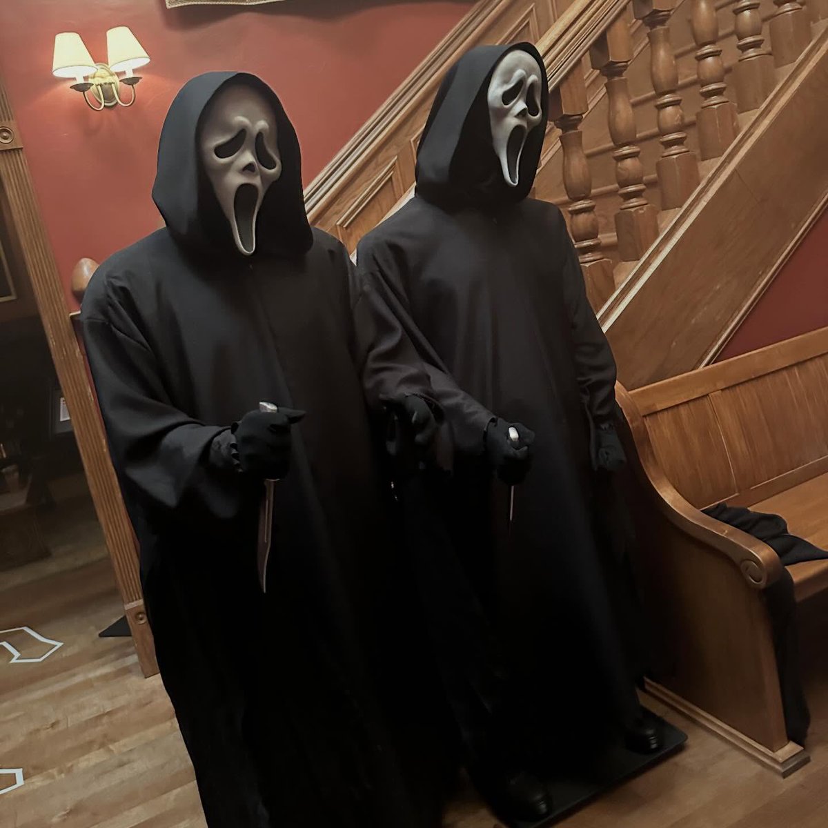 slashersxo's tweet photo. Behind the scenes of Kevin Williamson’s
'SCREAM 7' (2026) at Stu Macher’s house!

Jimmy Tatro as 'SCOTT' and
Michelle Randolph as 'MADISON'🩸 https://t.co/YZnchCMH30