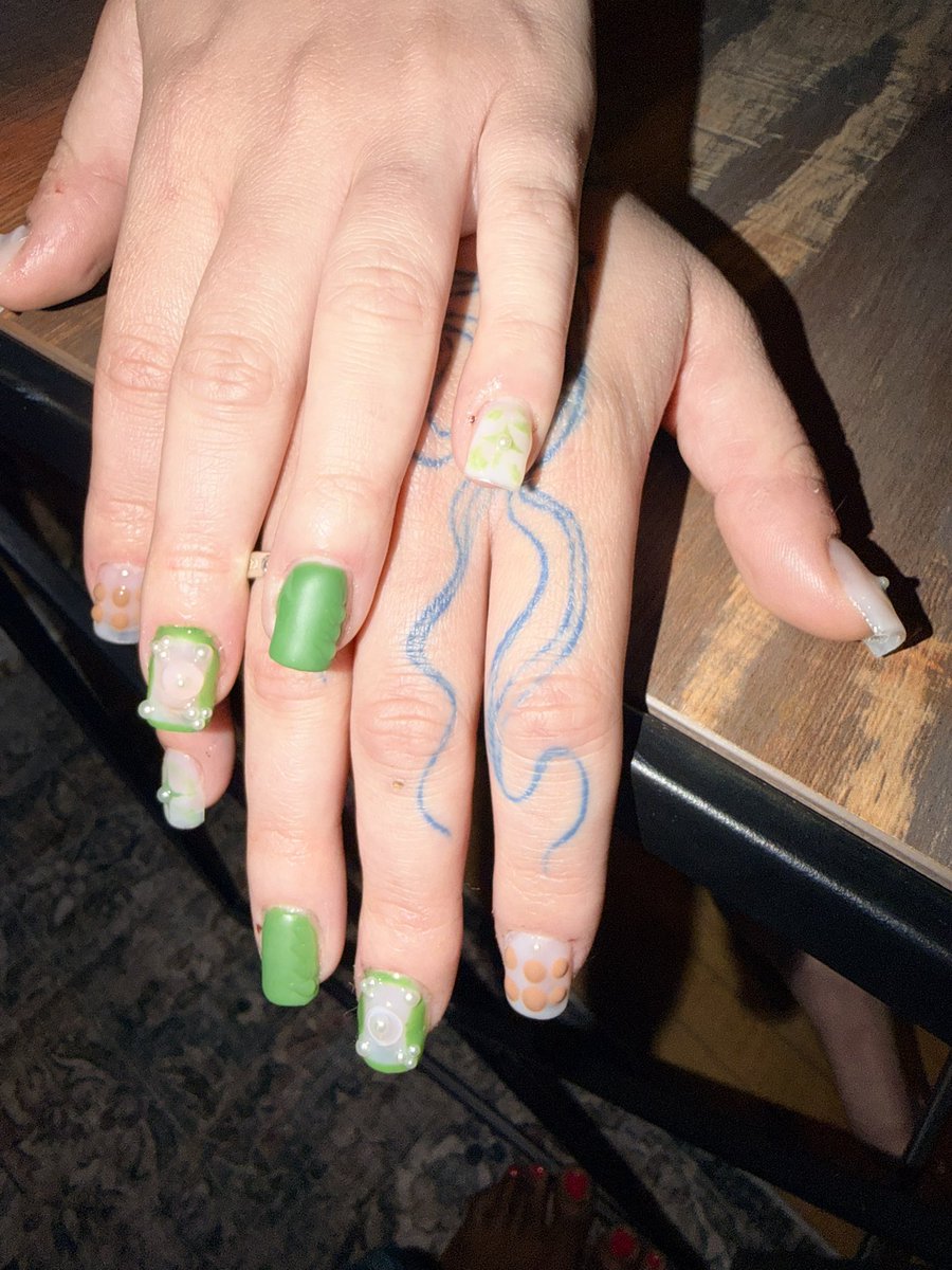 h0neyw0lf's tweet photo. In my nail tech bag 💅🍬 https://t.co/fgNwczB2KX