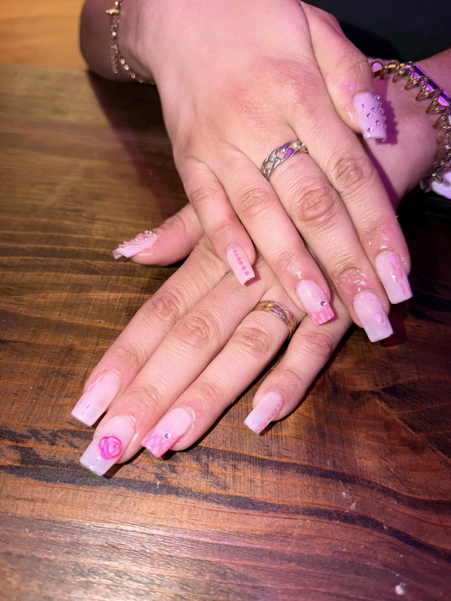 h0neyw0lf's tweet photo. In my nail tech bag 💅🍬 https://t.co/fgNwczB2KX