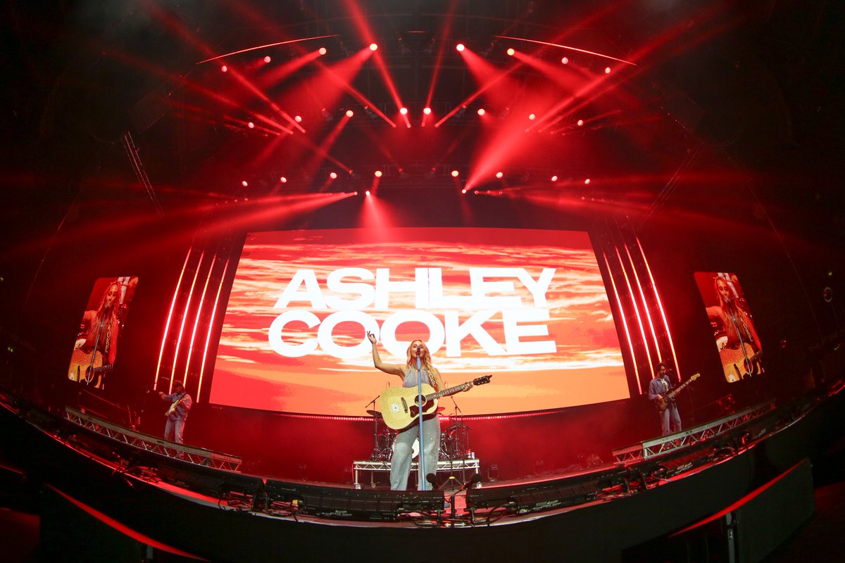 Country To Country Belfast tweet media