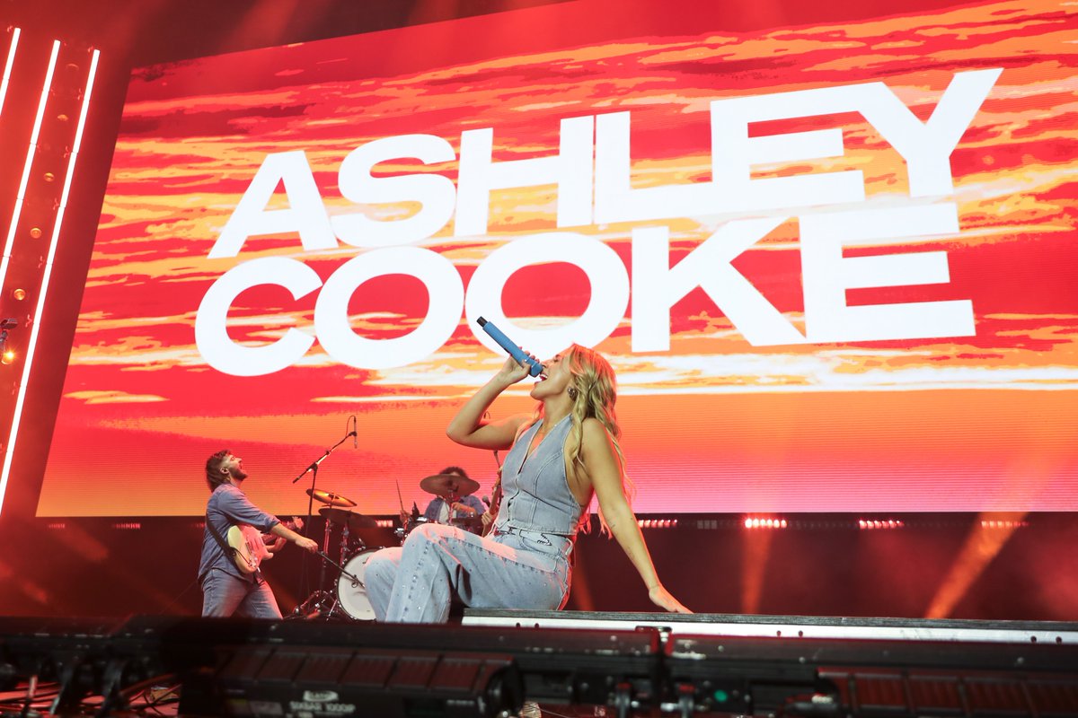 Country To Country Belfast tweet media