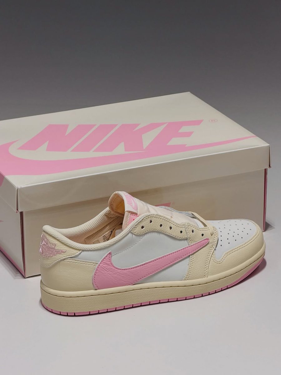 JustFreshKicks tweet media