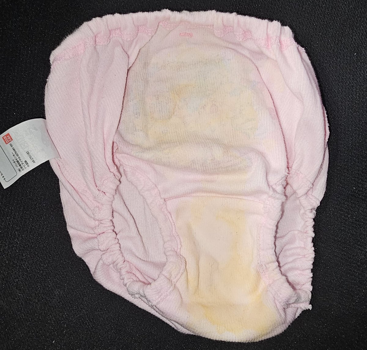 suberoacount's tweet photo. 普段何回もかけて使い込んでるパンツ2枚を載せておきますね～
こういう投稿が嫌な人はブロック推奨です https://t.co/Ex49WTK0O5