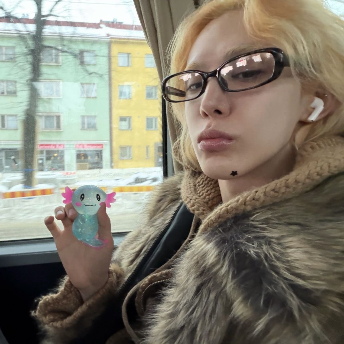 mysanhwalife's tweet image. my first #EvolSelcaDay … #process of fixing my curls ok