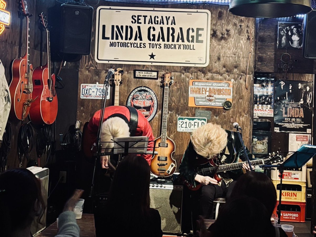 takebow_takeban's tweet photo. おはようございます
タケイジ、楽しかったですねー
嫌な事や辛い事
悲しい事や腹立つ事
全て包んで癒してくれる力が
ライヴにはたしかにありますね…
もう一歩、もう一歩だけと
先に進む勇気と力を頂けますね…
これを生業にした事
してこれた事
本当に誇りに思います
ありがとうございます
押忍 https://t.co/VVk5NVMYvW