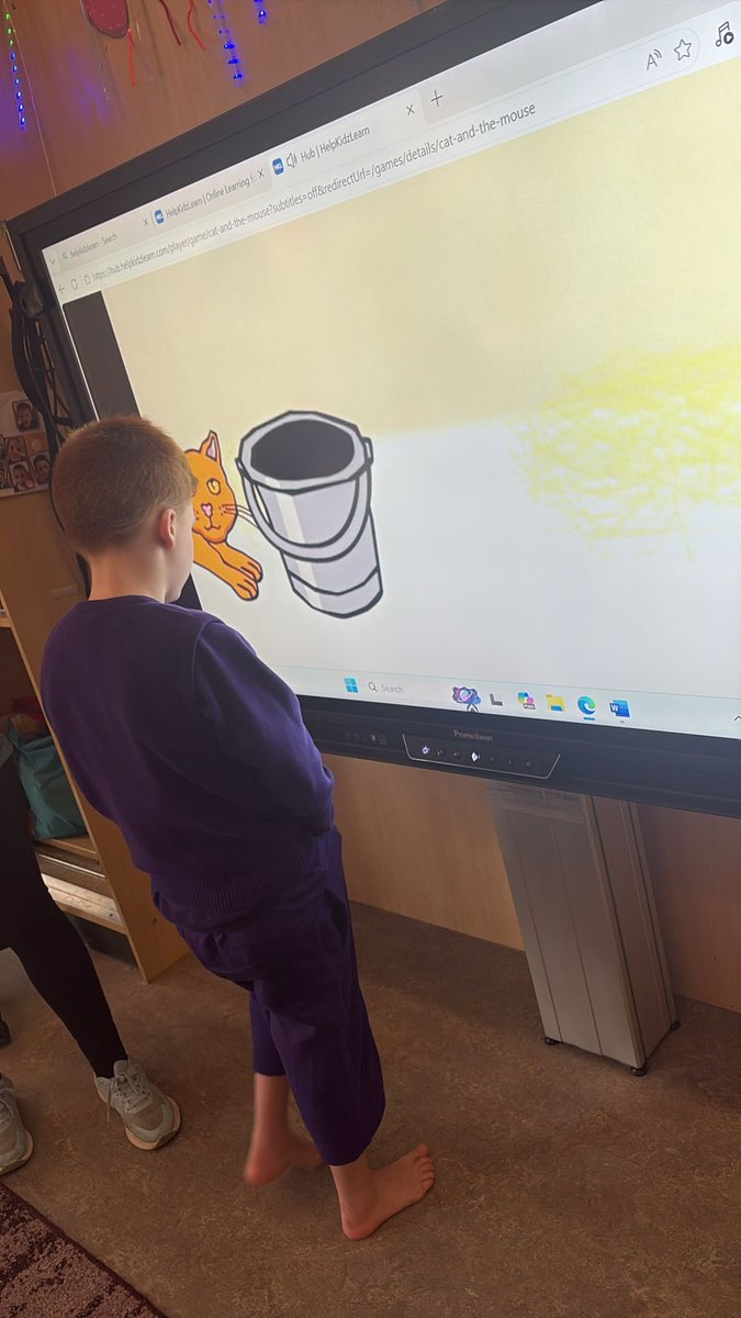 Turn-taking practice 🤝 Developing patience, social interaction and communication skills while sharing activities with friends.