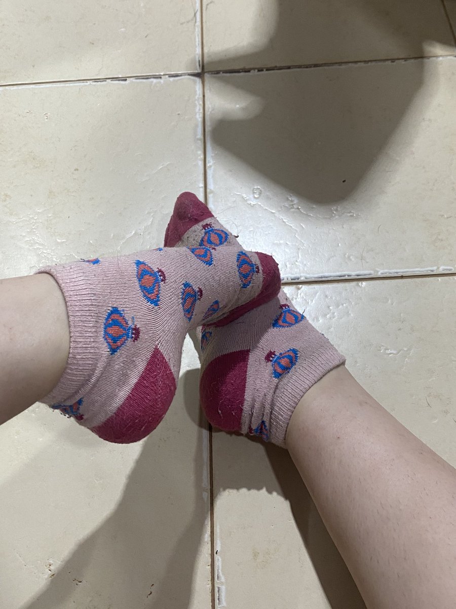 AmaraNoirOF's tweet photo. Pink mood☺️
#feetfetısh #feetworshi̇p #onlyfeet  #sockfeet https://t.co/OQlaQ3eoLS