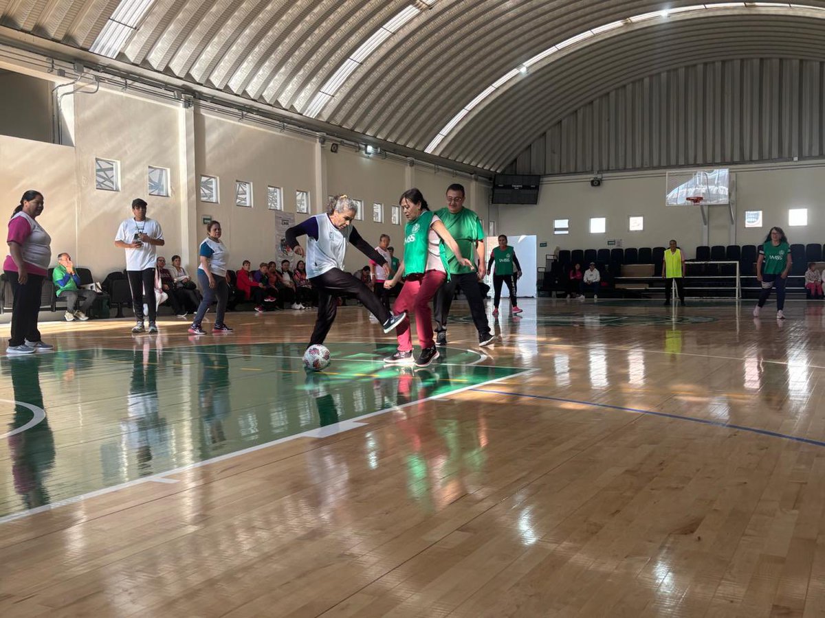 IMSSZac's tweet photo. #Viernes Los equipos “Ahí se va” categoría 50 a 59 años y “Los Conejos” categoría “60 a 69 años”, son los campeones de nuestro Mundialito de fútbol sin correr. 

¡Con en deporte, fortalecemos las acciones preventivas de #Salud! https://t.co/Py1FdIfQ77