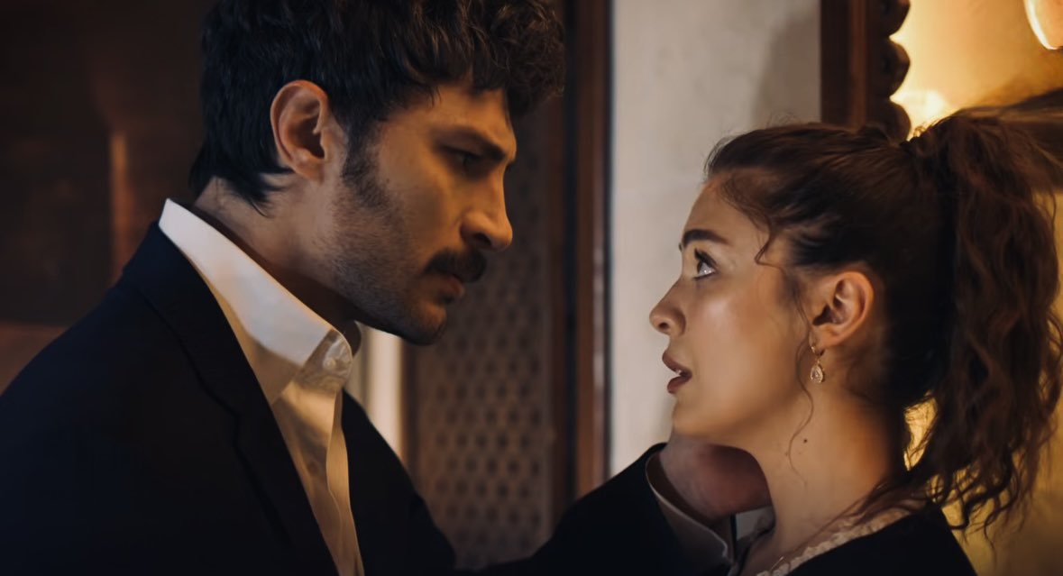 nour_ildam's tweet photo. Serhat bunca zamandır bekar gibi yaşıyordu. sarhoşken bile Melik'in yanına yaklaşmamıştı. Serhat bu durumun ne kadar süreceğini merak ediyordu.Yıldız'la evlenene kadar da bekar kalacağını düşünüyordu.ondan başka hiçbir kadına yaklaşmayacaktı
#HalefKöklerinÇağrısı
#Yilser
#halif https://t.co/70qC0OmhS5