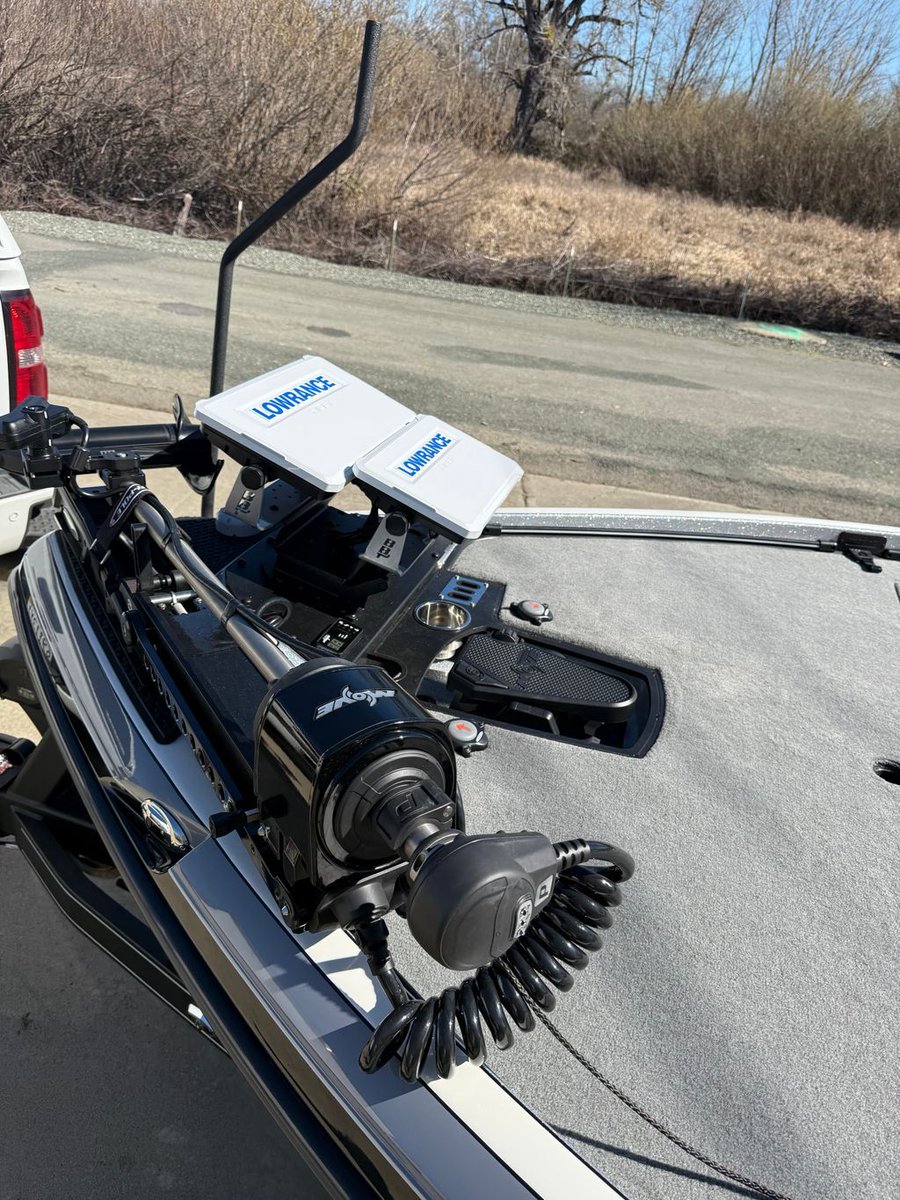 SkeetReese1's tweet photo. Loving my new Ranger boat. Ive been breaking it in this last week, and we're putting in some work! 🎣 @power.pole #PowerPole #PowerPoleMove #lowrancePartner @Lowrancefishing #Lowrance #lowrancefishing @Rangerboats #Ranger #Rangerboats #boats #bassboats #reesefishing #fishing https://t.co/MR3HmFUsRq