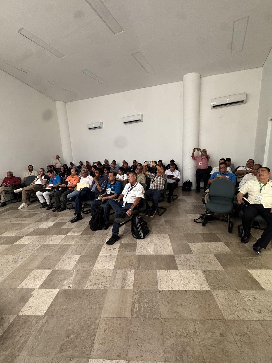 sicotrapej's tweet photo. Qué tal !! Hoy ya estamos en las #juntaslocalesparalossdcretariosdeprevisionsocialanteelimss en las instalaciones de la clínica #52 de Tlaquepaque #sicotrapej #transportepublico #acercateatusindicato https://t.co/vHplToypN5