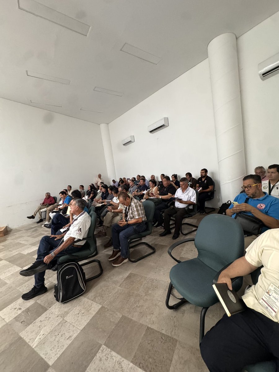 sicotrapej's tweet photo. Qué tal !! Hoy ya estamos en las #juntaslocalesparalossdcretariosdeprevisionsocialanteelimss en las instalaciones de la clínica #52 de Tlaquepaque #sicotrapej #transportepublico #acercateatusindicato https://t.co/vHplToypN5