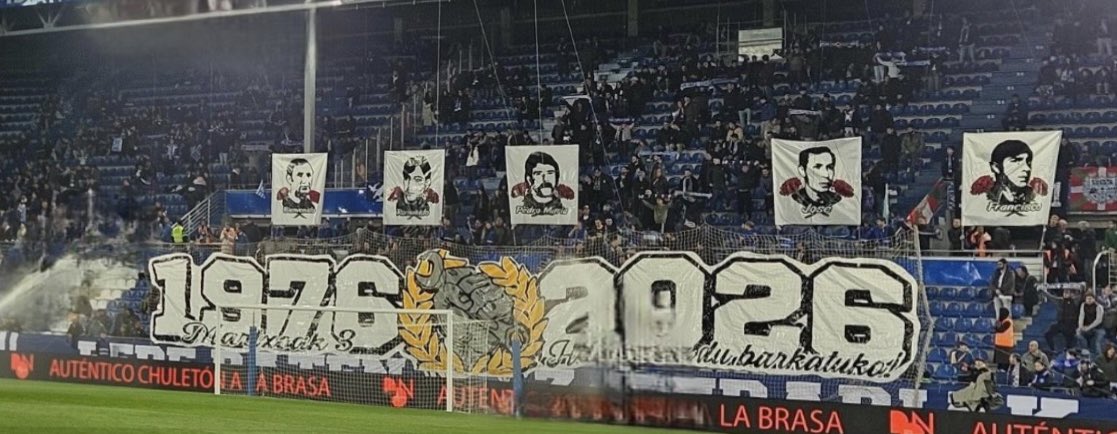 Iraultza recuerda a las víctimas  de las cargas policiales durante las huelgas obreras de 1976. 
Bien el @alaves permitiendo la libre expresión de la cultura de grada.

Deportivo Alavés-Villarreal CF
13/03/26
#ultras